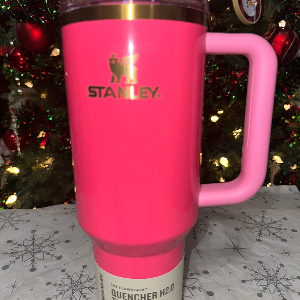 Stanley Vibrant Pink Quencher Tumbler pink parade 40oz